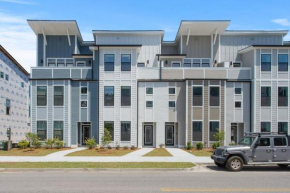 Trendy Park Circle Townhome, Charleston
